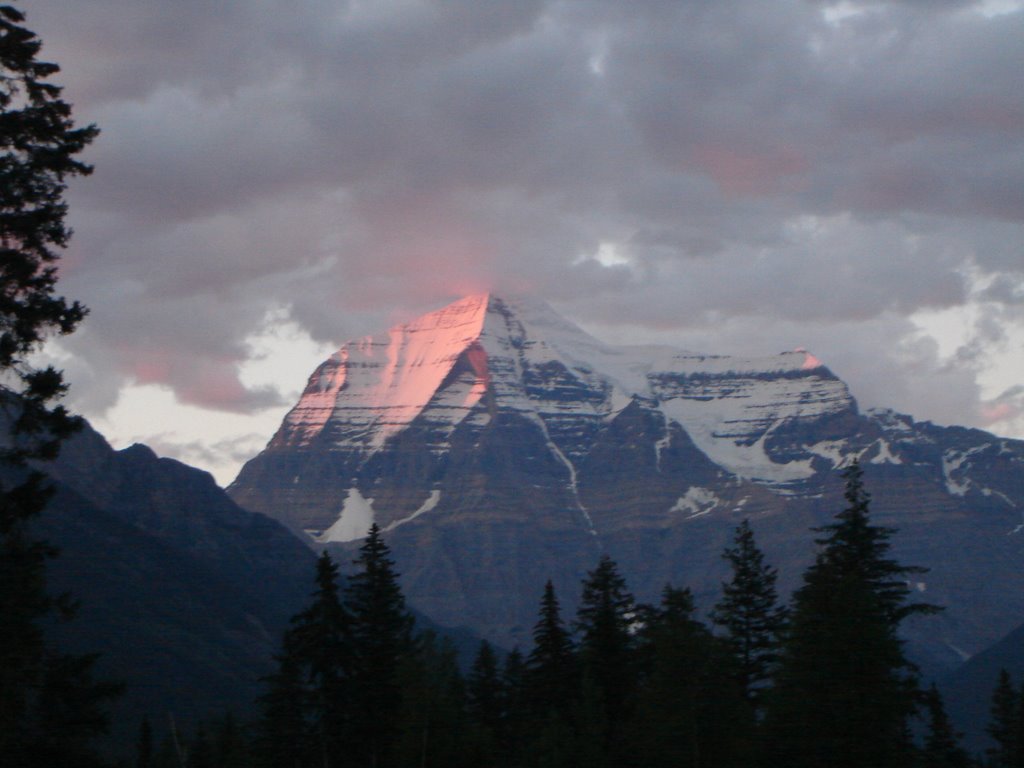 Mount Robson from Robson Meadows by konadawg