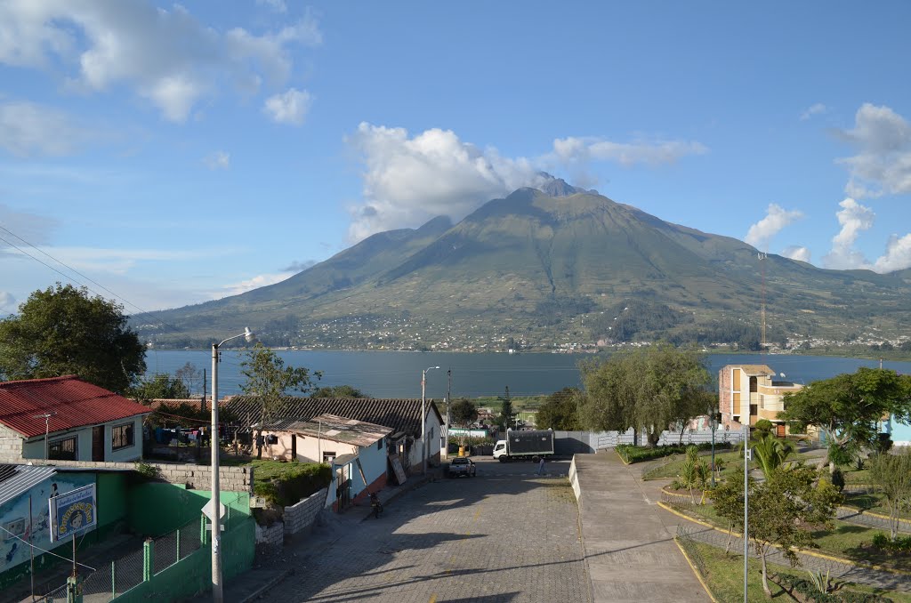 San Rafael de la Laguna - Otavalo - Ecuador. by Marcelo Jaramillo C.