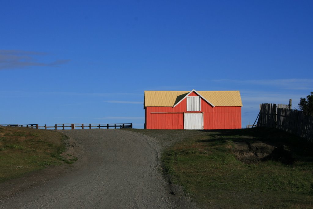 Fienile - Stretto di Magellano - Patagonia - Cile by Luca Sabini