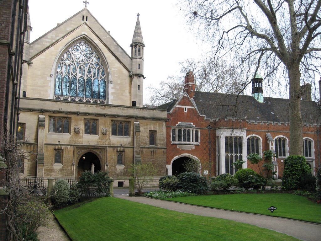 Lincoln's Inn Fields by JohnHW