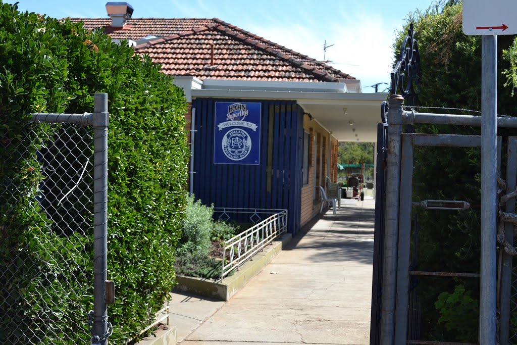 Bowling Club entrance by Phaedrus Fleurieu