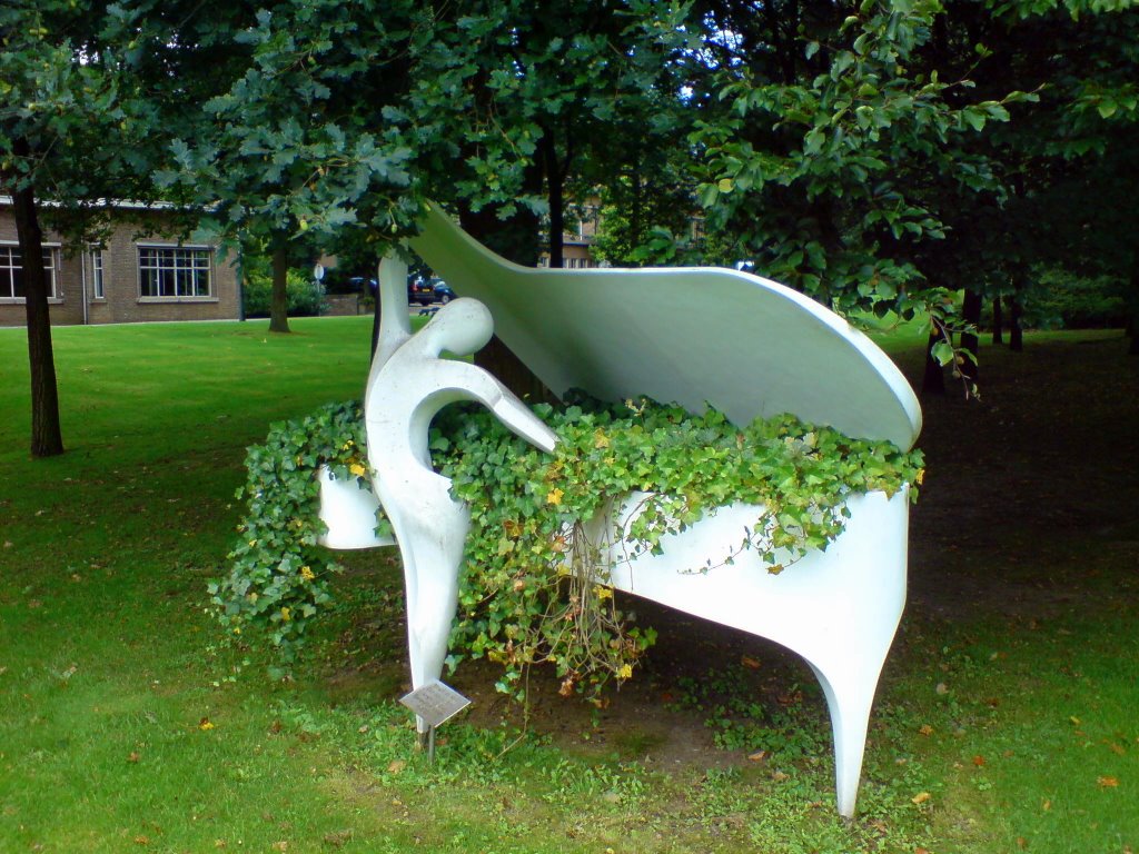 Arnhem, Art - Man at the piano by Peter Koning