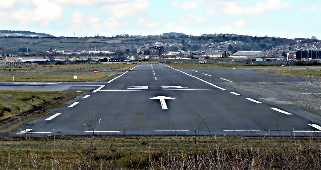 Ards from the end of runway 33. by Colin.