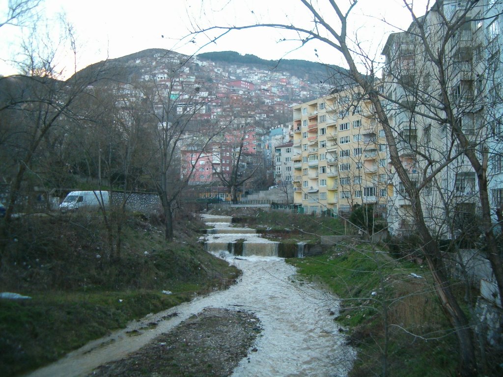 BURSA'nın MAKSEM Semtinden geçen Gökderenin Görünüşü. by Yılmaz Uzer - Bursa