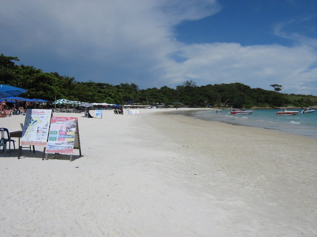 Look Around Hat Sai Kaew Beach Ko Samet 1 by Tater