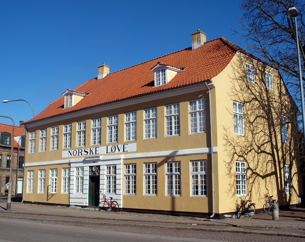 Norske Løve, Niels Juelsgade by Olav Sejeroe