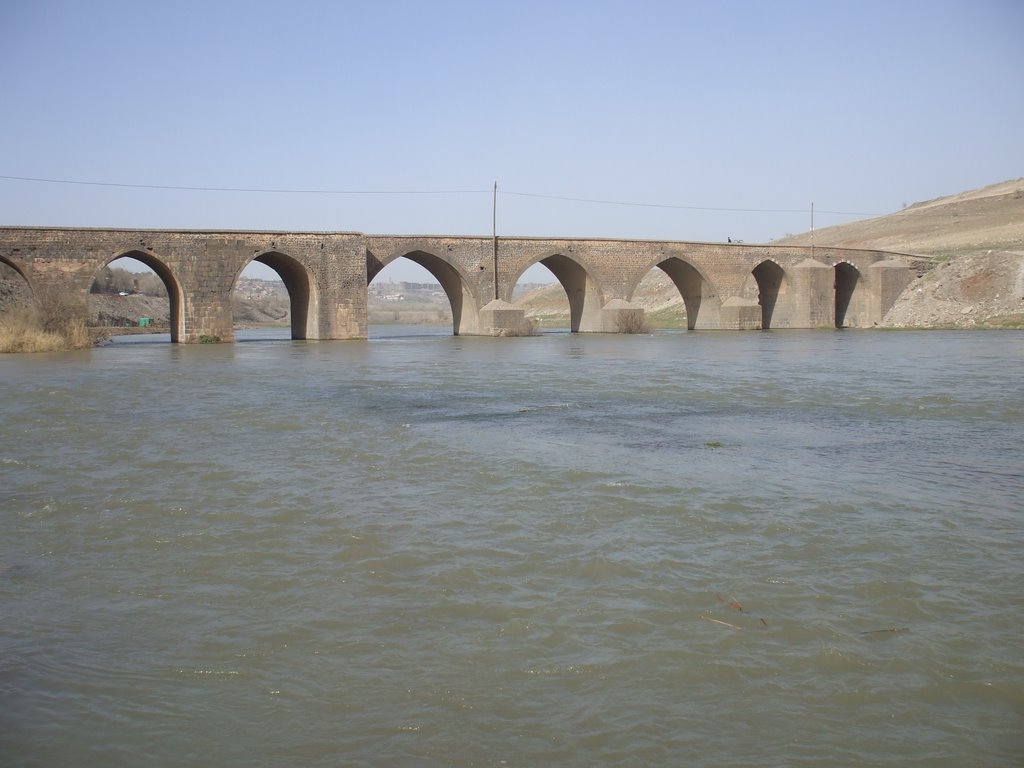 SİLVAN KÖPRÜSÜ (ON GÖZLÜ) -DİYARBAKIR FOT.NEJAT SATICI by nejat satıcı