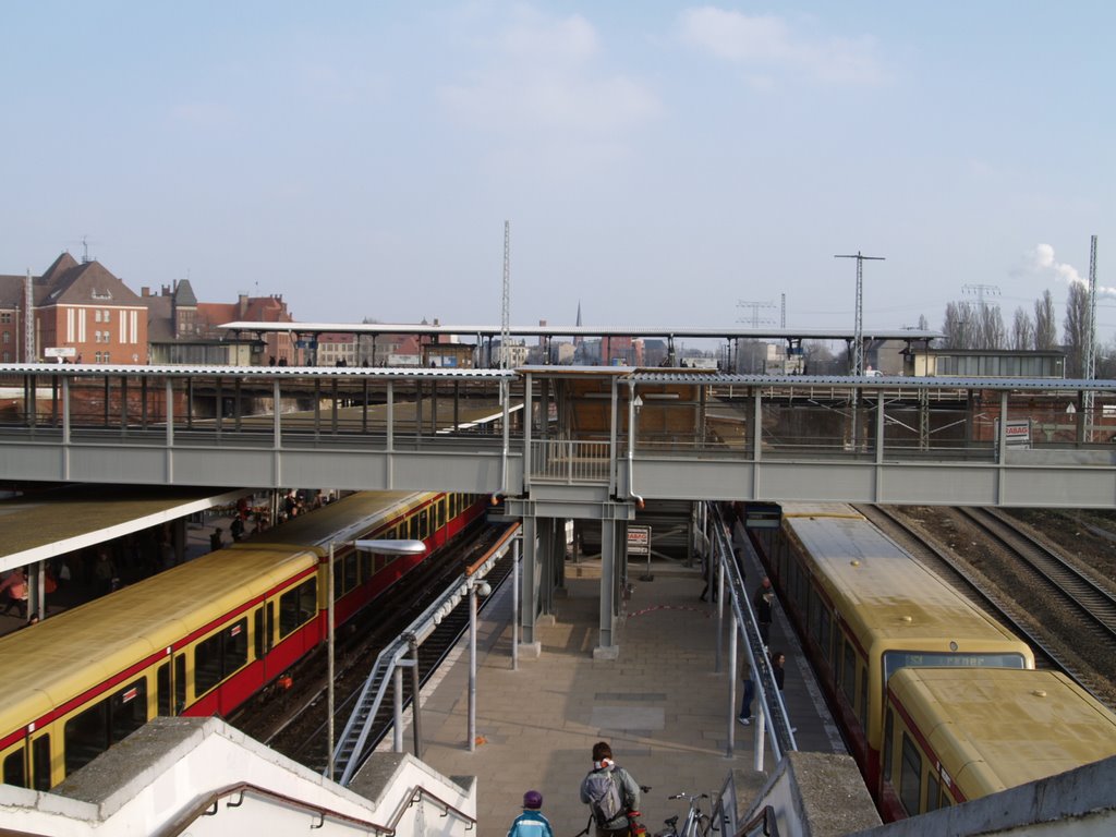 Ostkreuz, Blick auf den S3-Bahnsteig [02/08] by Erik Heller