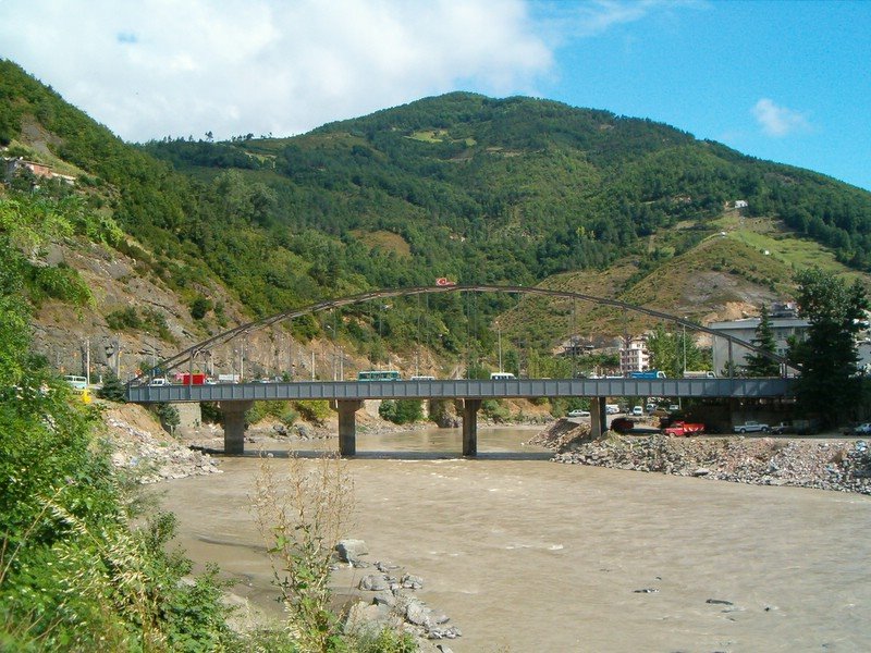 ARTVİN,Borçka'nın ÇORUH Nehri Üzerindeki Eski Demir Köprüsü. by Yılmaz Uzer - Bursa