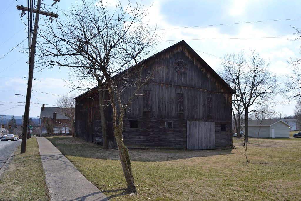 Barn by JBTHEMILKER