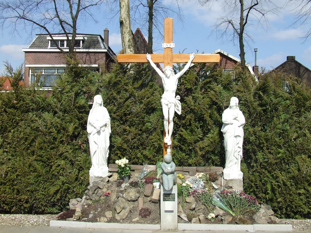 Monument op het kerkhof bij de BArbarakerk by Moon71