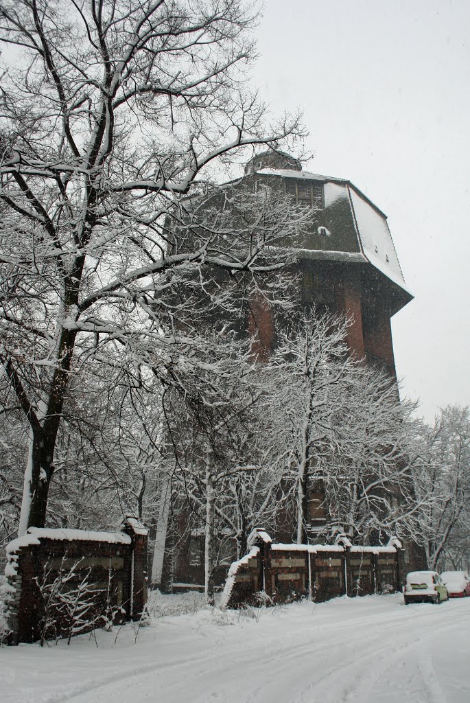 Śląsk architektoniczny. Zabrze. Wieża ciśnień z 1909 r. w zimowej aurze by Krzysztof [uksp]