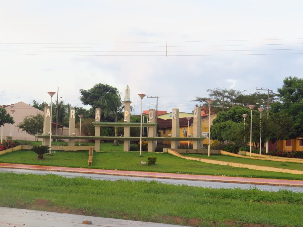 Trevo de entrada em Araporã, MG. by Ricardo Mercadante