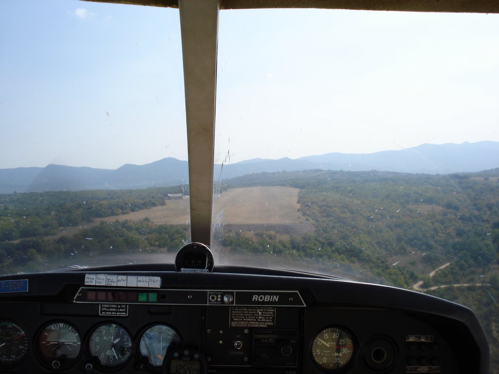 Approche final aerodrome bedarieux by mehdi bouteiller