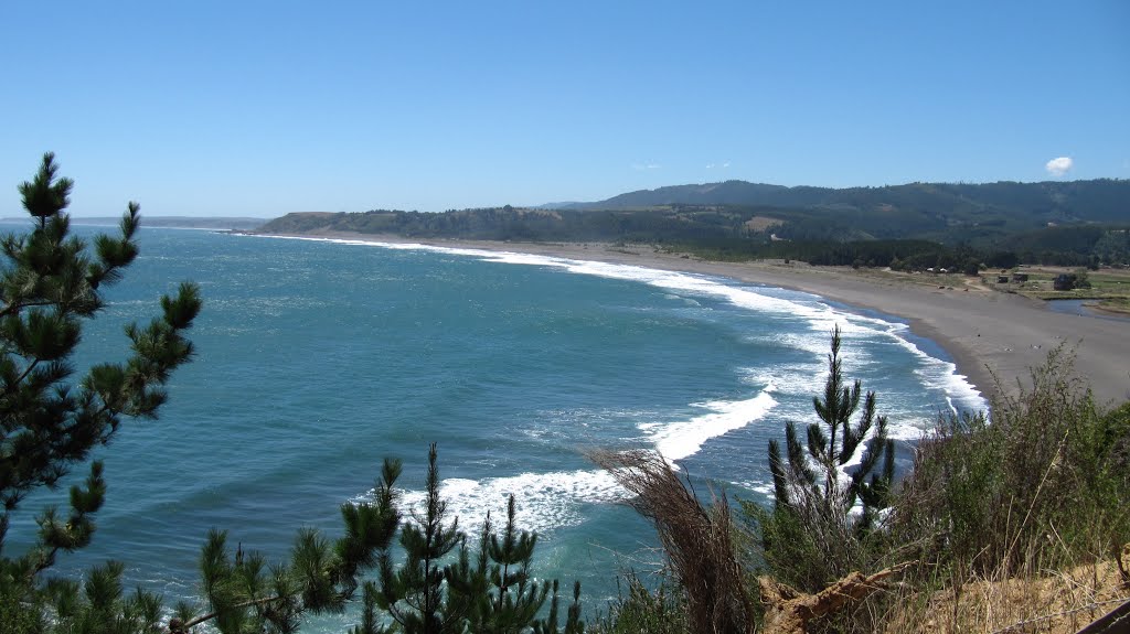 Vista de la playa de Buchupureo by Juan Tolosa