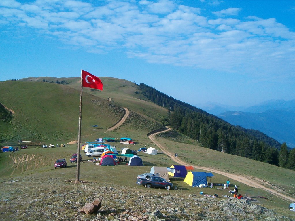 ARTVİN'de, 2005 Yılındaki Beşpare Yayla Şenliğinden Genel Bir Görünüş. by Yılmaz Uzer - Bursa