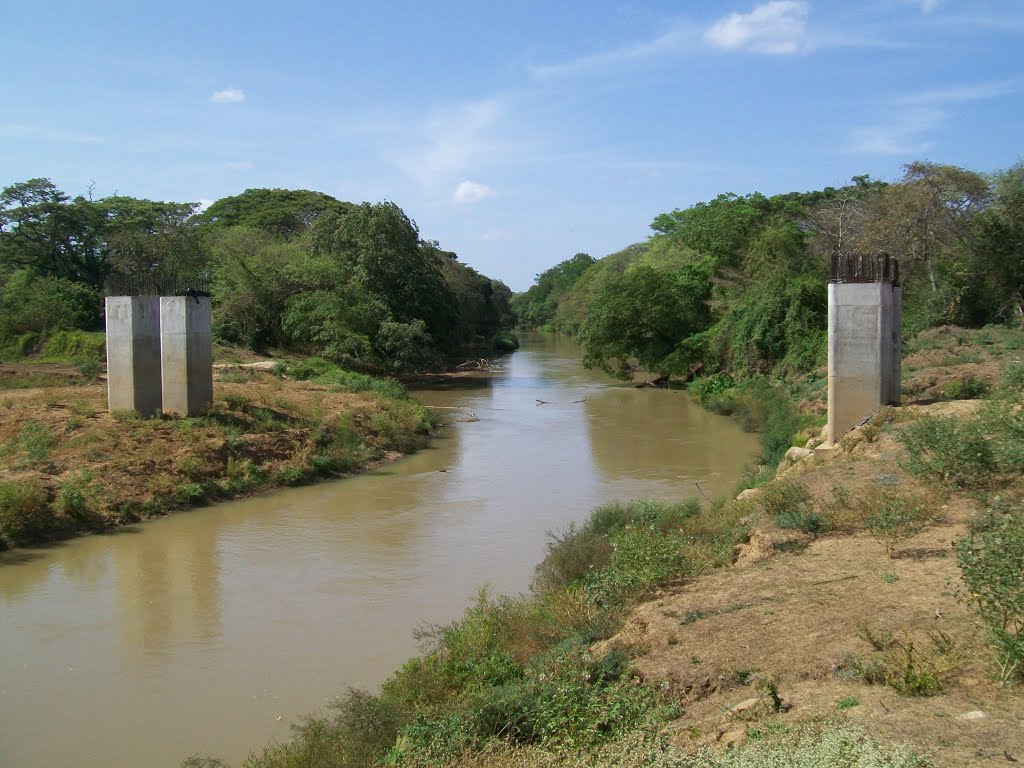 Ferrocarril Tinaco-Anaco 3. Próximo puente sobre el río Unare by elcaminante11.11