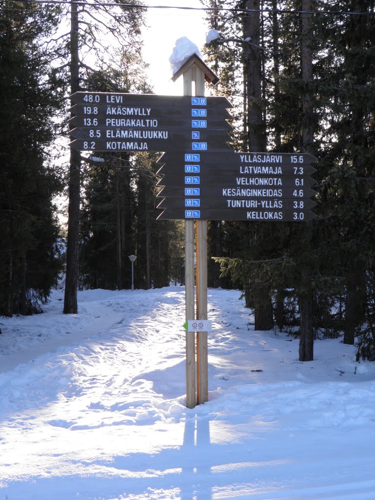 Ylläs with 330 km ski track network by Juha Meriluoto