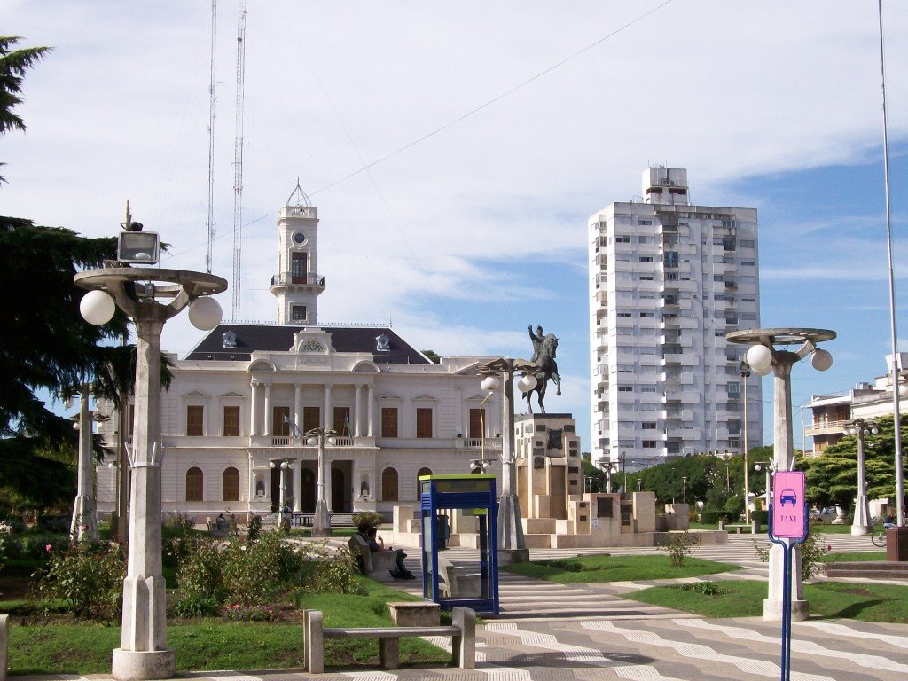 Plaza San Martín - Azul - Argentina by El Ciri