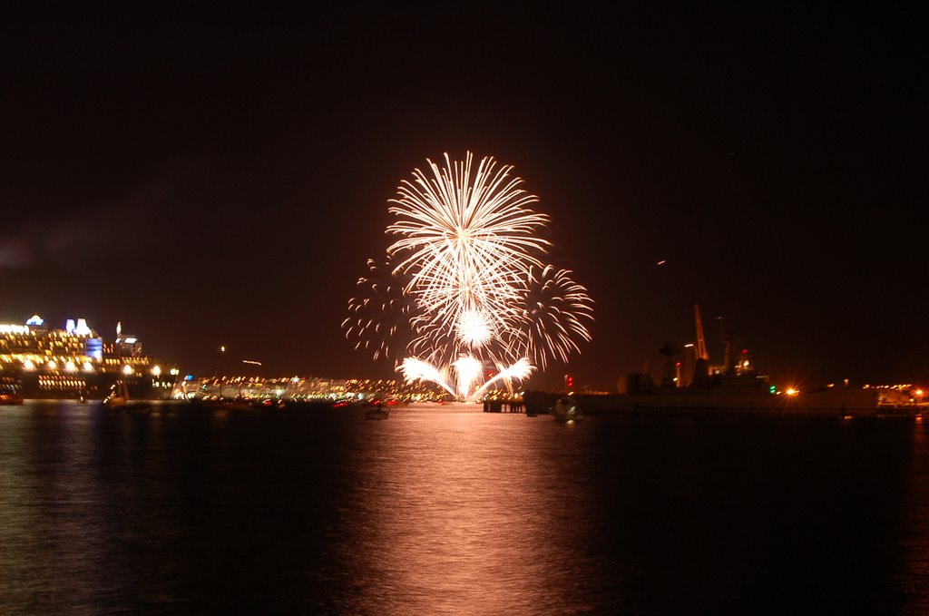 Fireworks display for the QM 2 by Gerf Mate