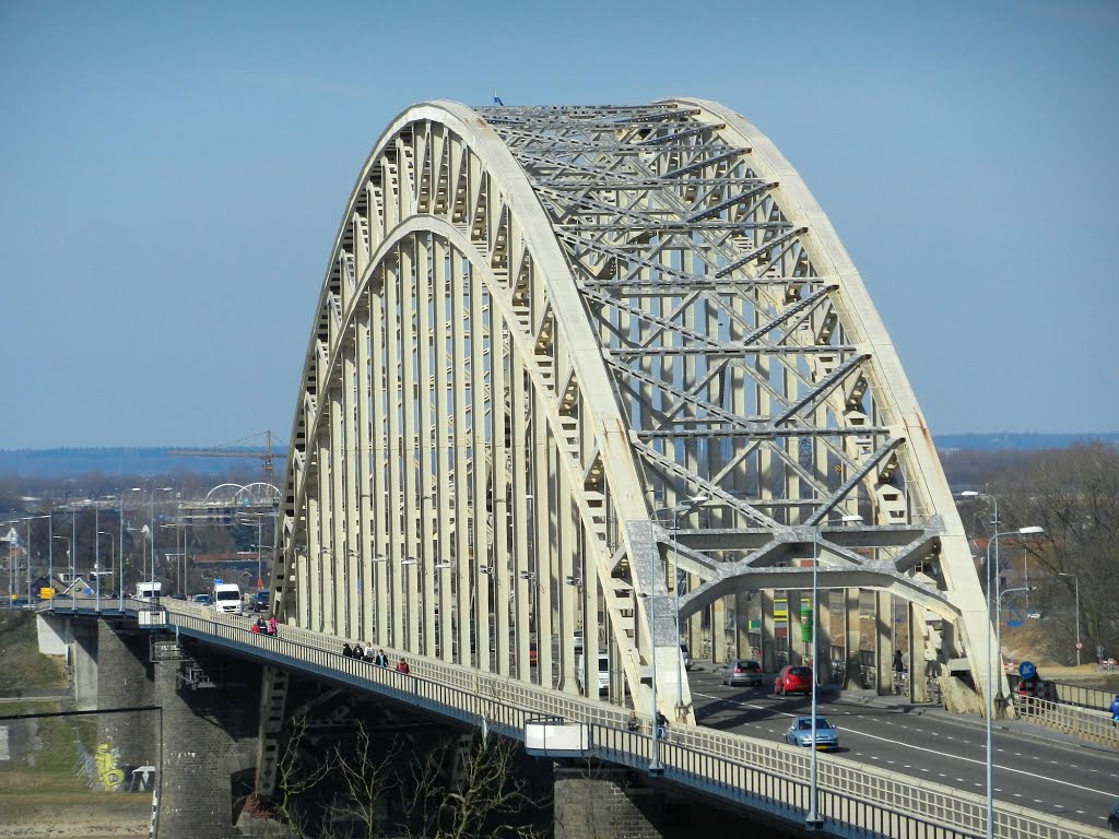 Waalbrug by © Bear