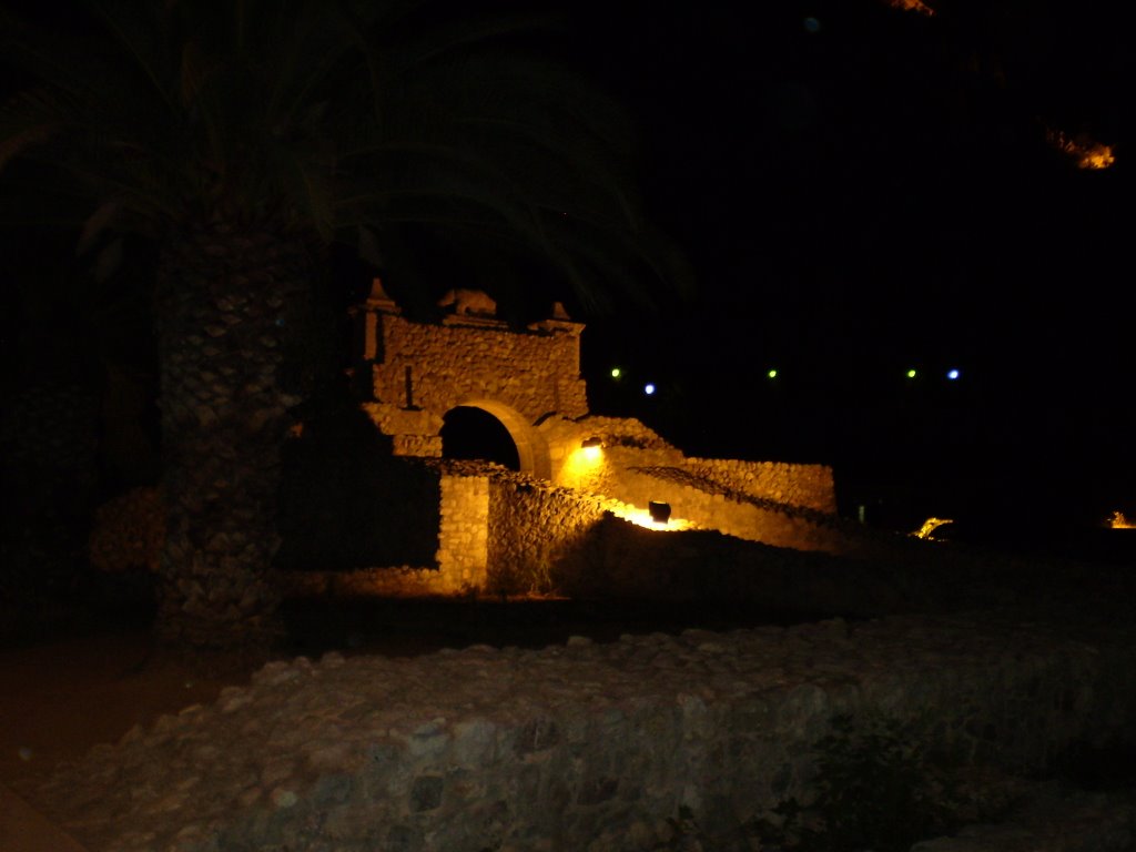 Ingresso alla scalinata per la rocca di Nafplio by The_Biz