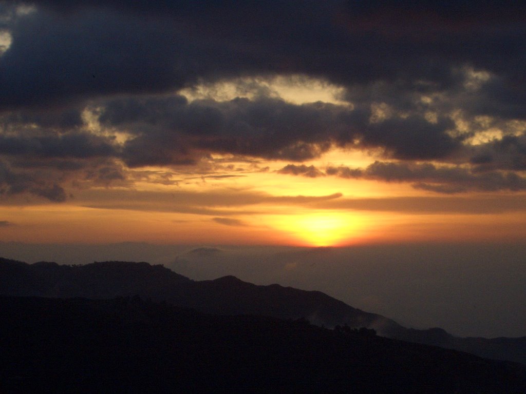 ATARDECER DESDE EL JUNQUITO by yuri arangu