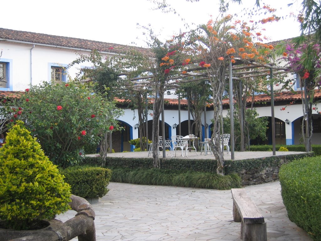 Colégio Dom Bosco - Patio interno III - Cachoeira do Campo / Minas Gerais / Brasil by Luc Lin