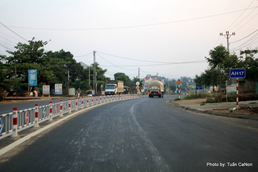 Trên đường Hồ Chí Minh by Tuấn Canon