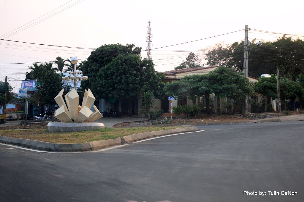 Trên đường Hồ Chí Minh by Tuấn Canon