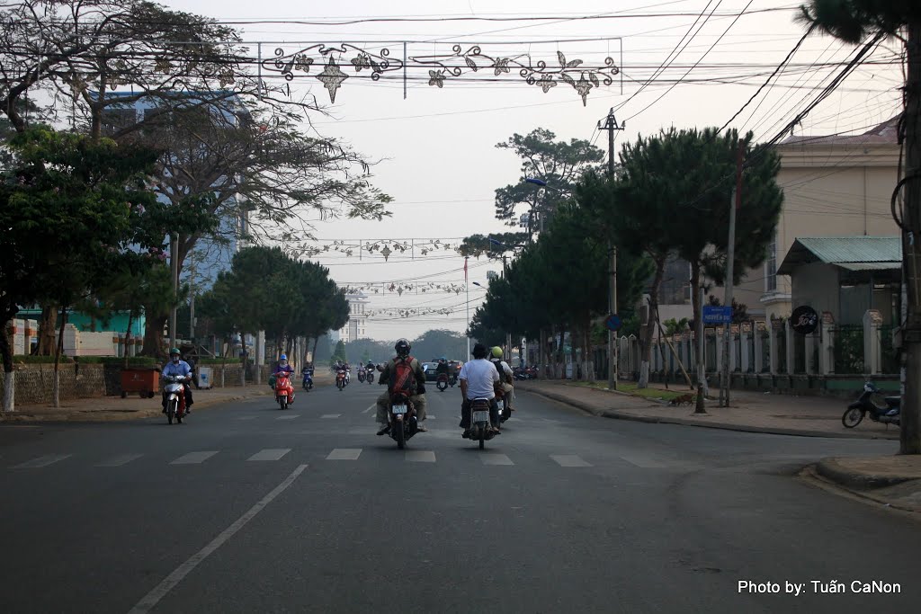 Phố phường Pleiku by Tuấn Canon