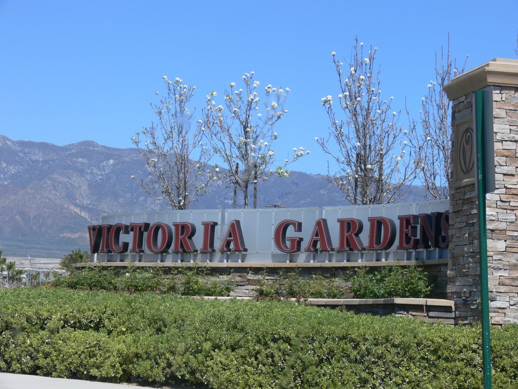 Victoria Gardens by saxxon