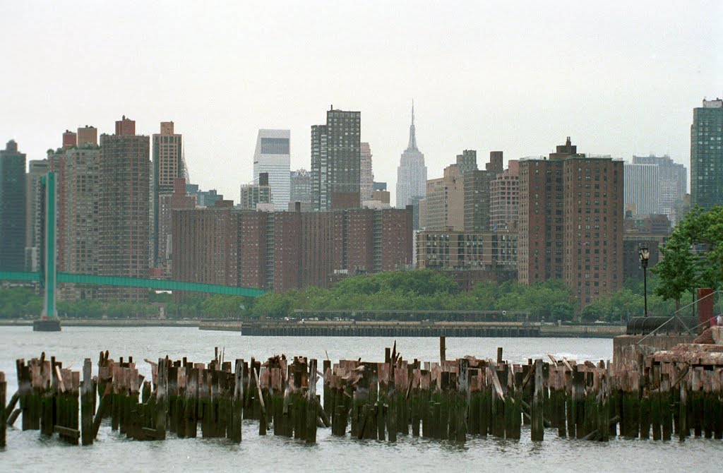 New York – Manhattan from Harlem River - New York – USA by Veit Rösler Alex