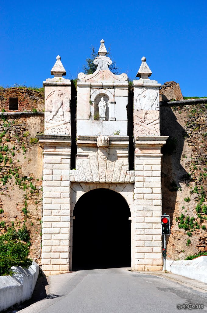 Estremoz. Porta dos Currais by Carlos Marques da Silva