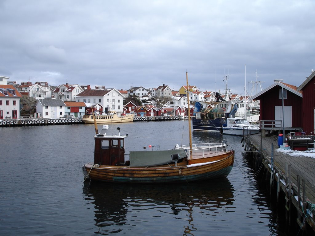 Grundsund harbour by Hyxarn