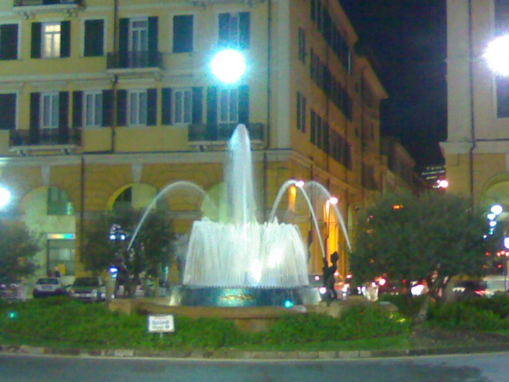 Piazza Dante,fontana e ulivi,centro ottocentesco di Oneglia,pasqua 2008 by JupiterJet