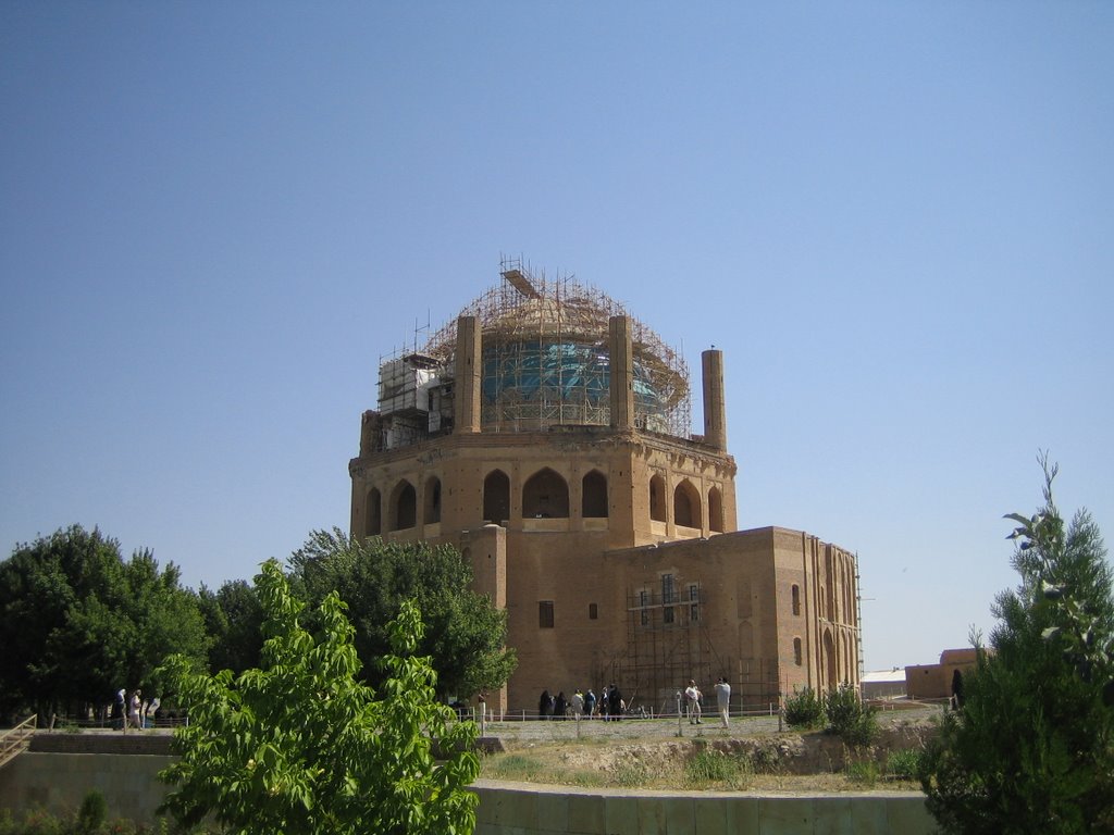 Dome of Soltaniyeh, Zanjan province, Iran by silwi