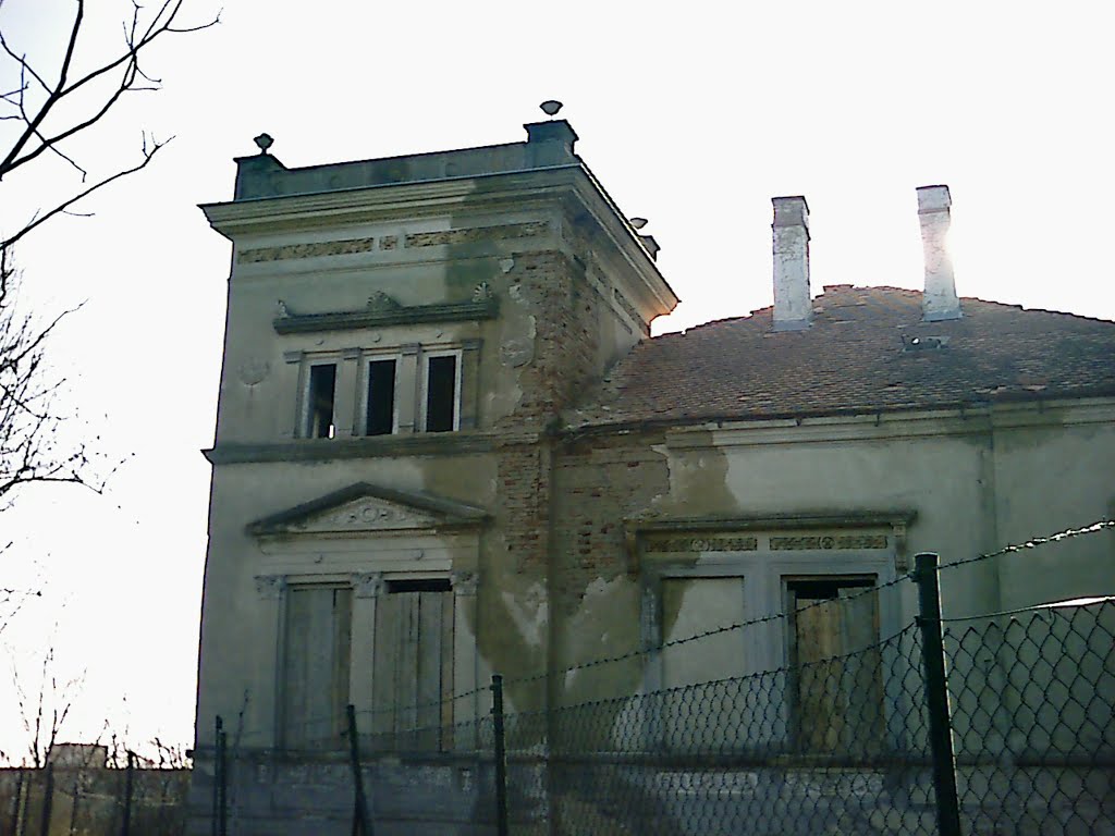 Prónayho Kaštieľ pri mestskej časti Opatová pri Lučenci / Prónayho Mansion in the city of Opatová at Lučenci by Denis Ondriškovič