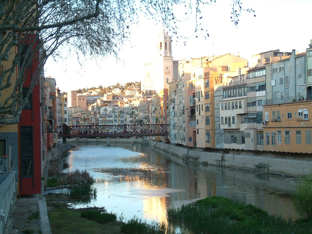 Girona by Joaquim Naval