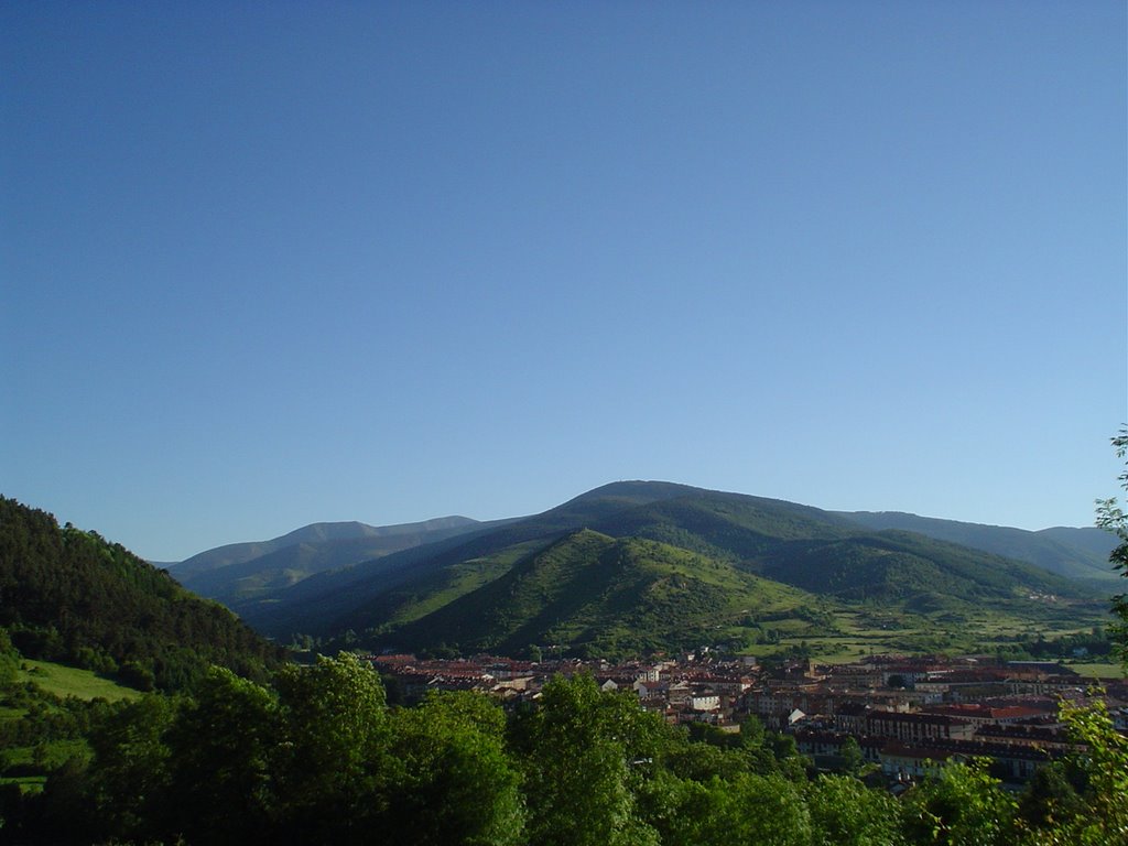 Ezcaray, La Rioja by Guillermo Elejabeiti…