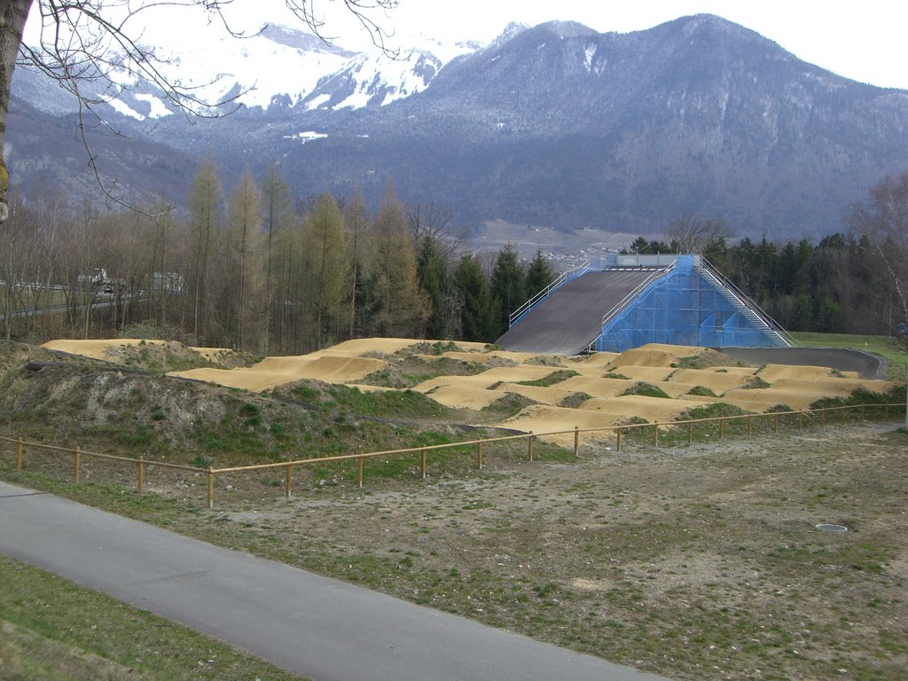 Piste de vélo de grose du vélodrome d'Aigle by H.O.Z