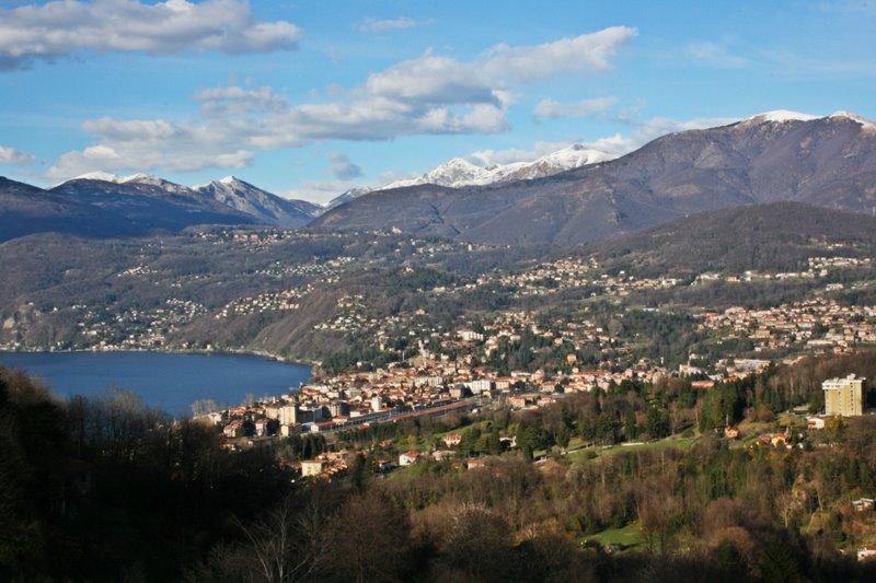 Vista di Luino by Valerio Fioroli