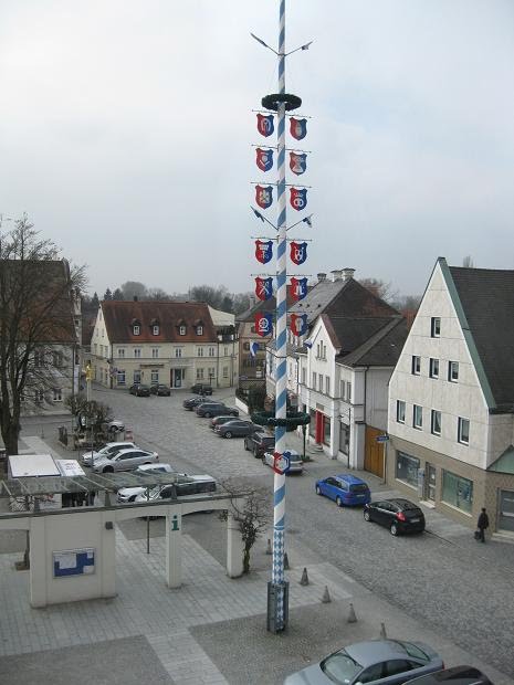 Vohburg Blick aus dem Rathaus auf die Donaustrasse by hubi1802