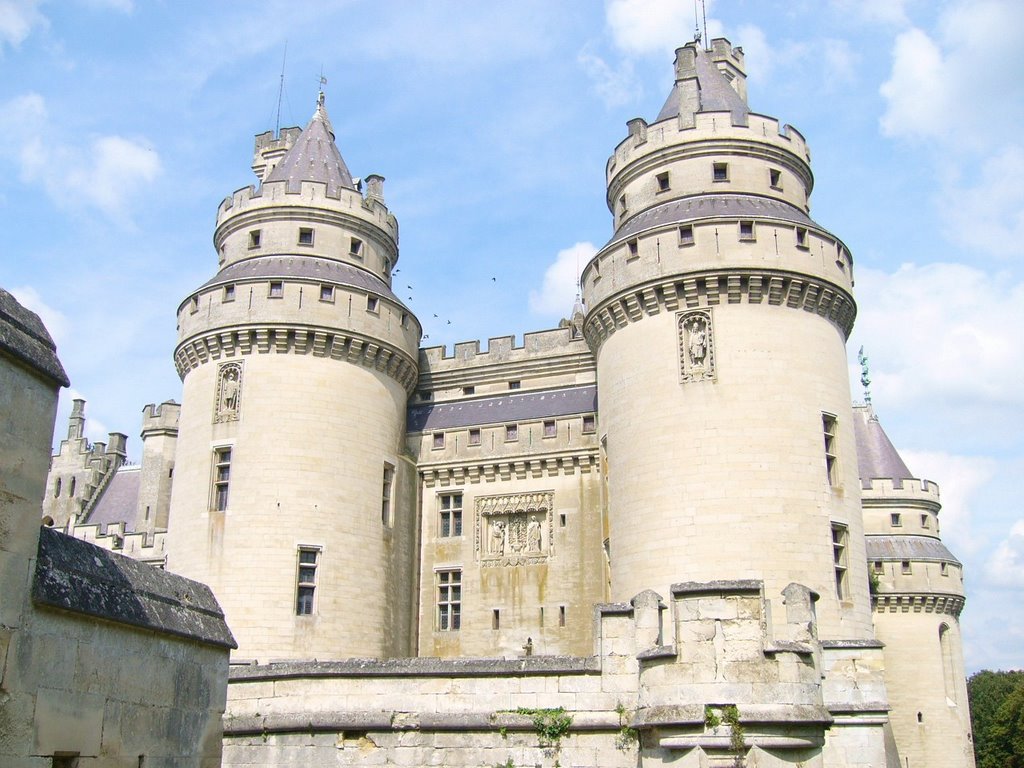 Pierrefonds, le Chateau by Zdenka Stankova