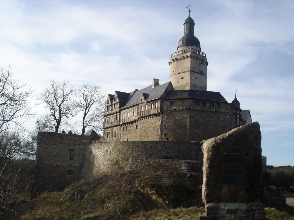 Falkenstein, Gedenkstein und Burg by HarryAusdemharz