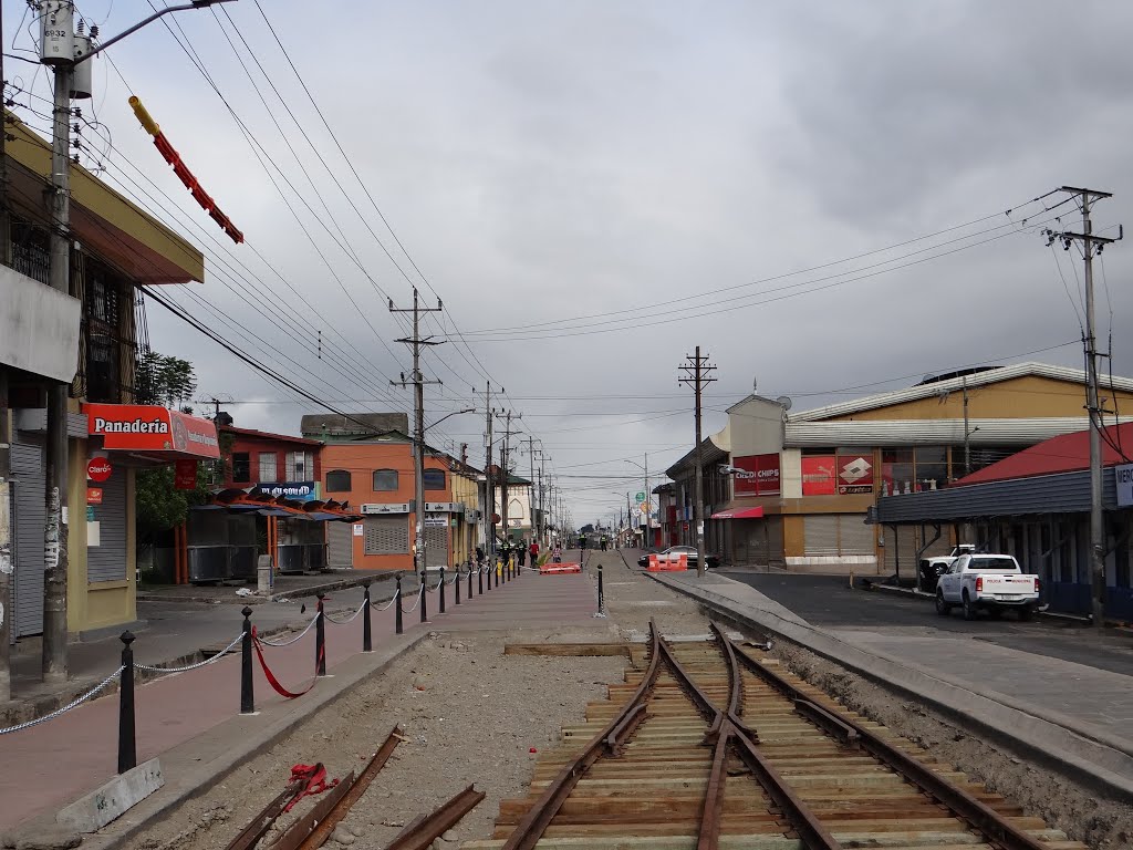 Boulevard en construccion en Cartago by Gino Vivi