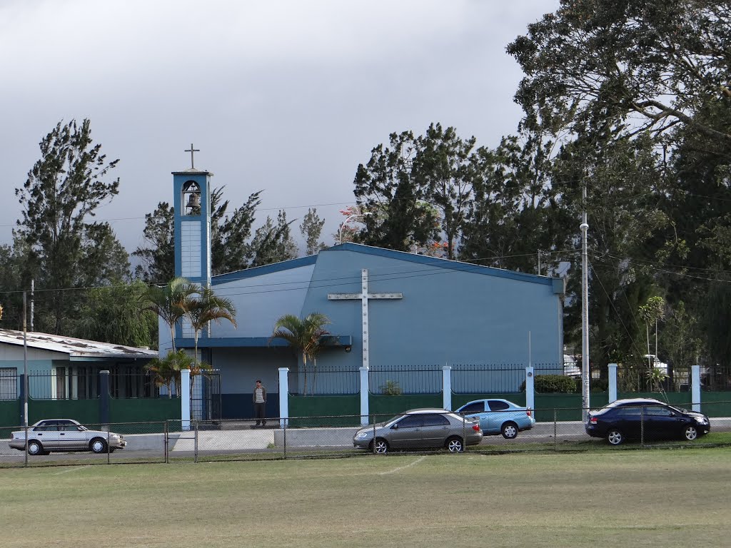 Iglesia de La Lima de Cartago by Gino Vivi