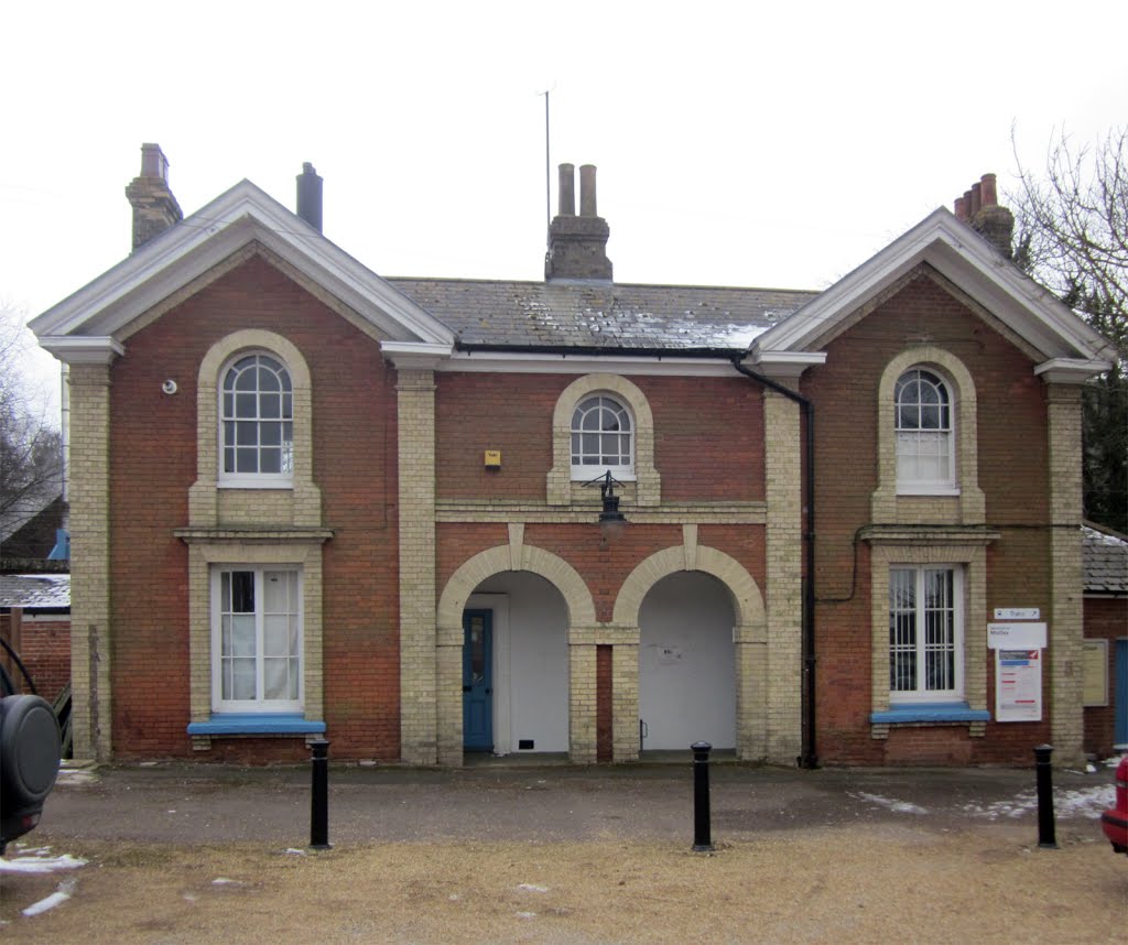 Mistley railway station, Essex. Harwich-Manningtree line. by Maarten Sepp