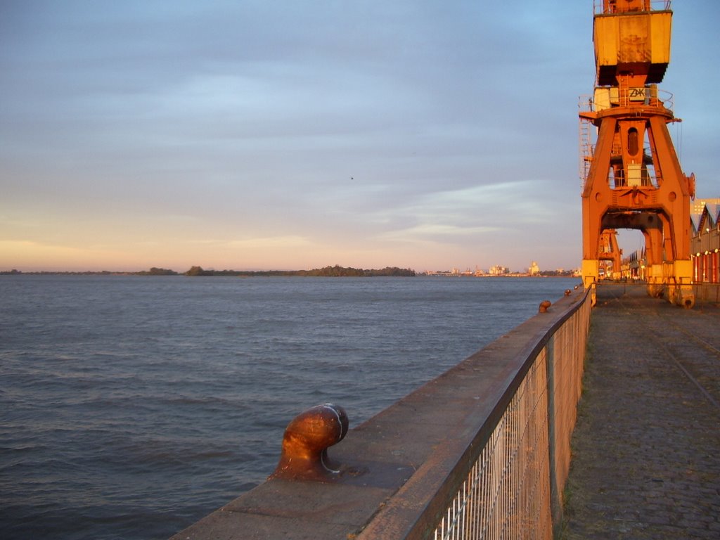 Porto Alegre - Cais do Porto - Vista do Guaiba by Samia Brunner