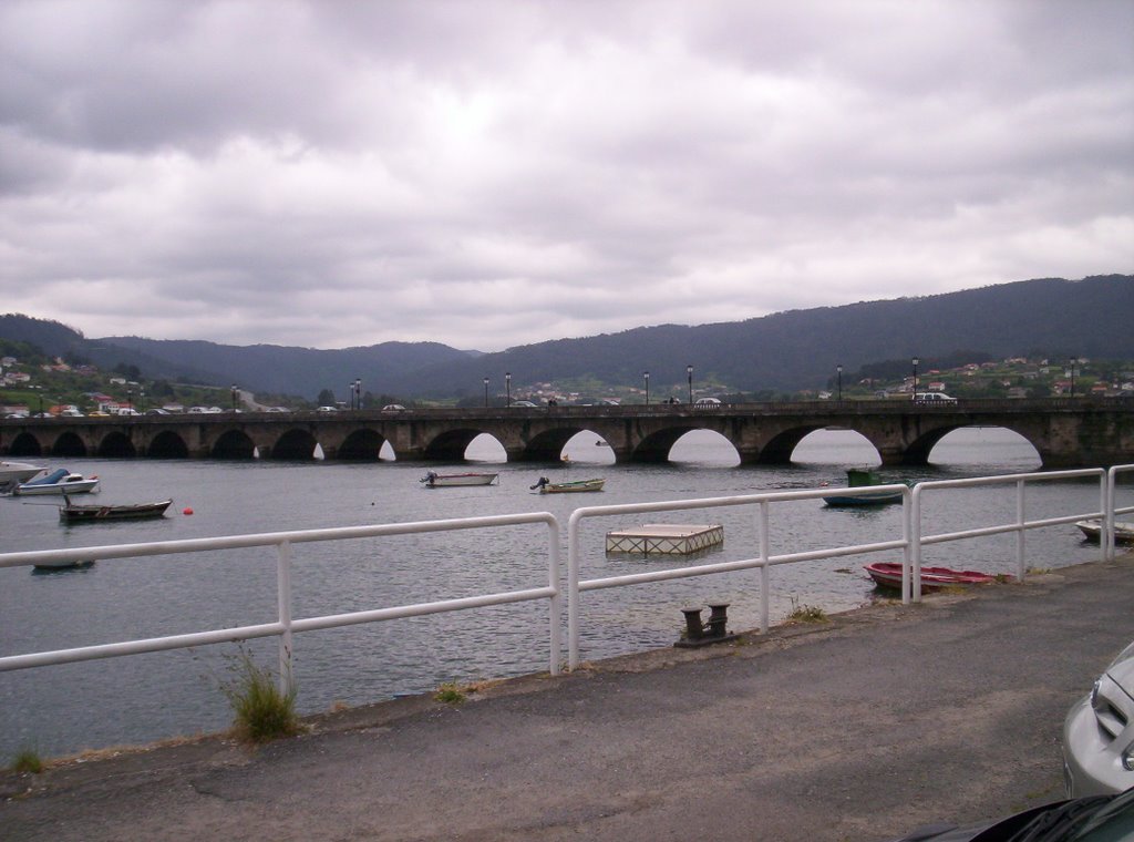 Puente sobre el Rio Eume - Pontedeume by Ross CC